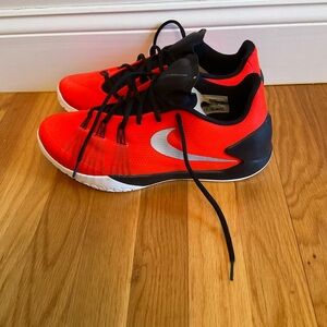 Men’s Nike Hyperchase Basketball sneakers NWOT